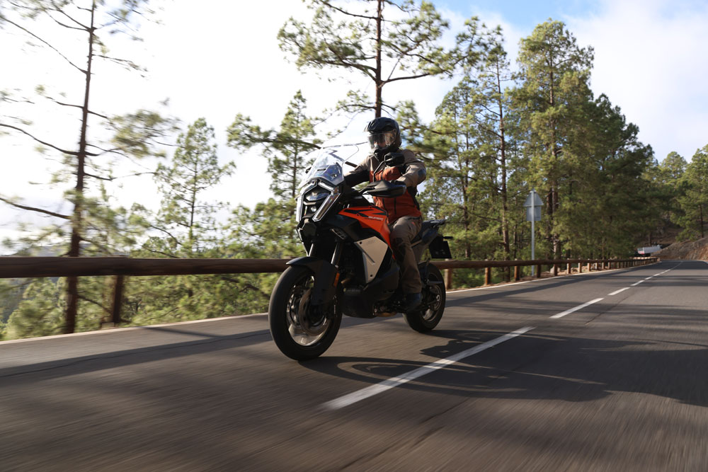 2027 KTM 1390 Super Adventure S Evo action 2027 KTM 1390 Super Adventure S Evo action